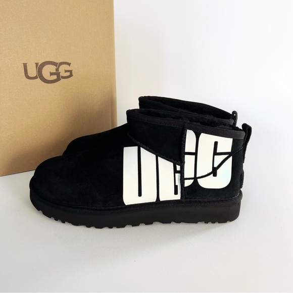 ‼️SOLD‼️UGG Classic Ultra Mini Chopd Black Boots - Picture 5 of 9